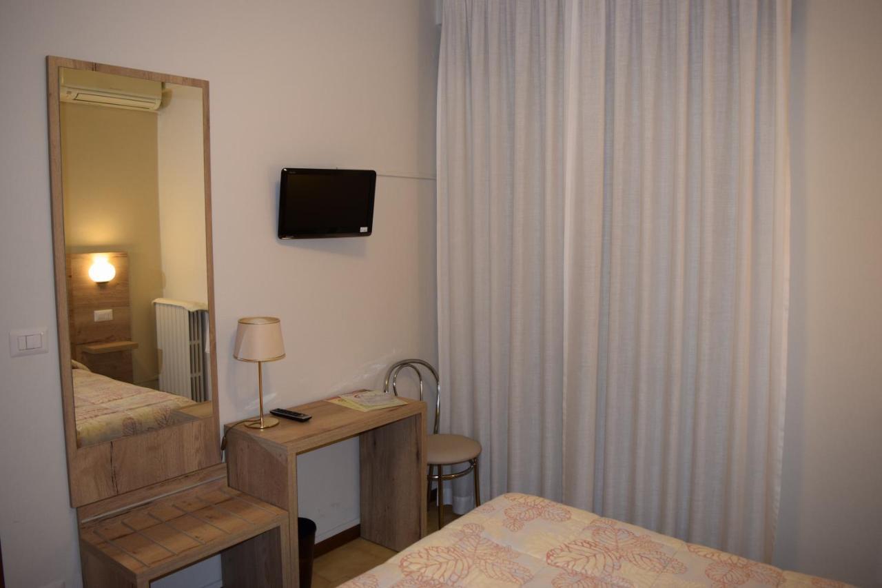 Hotel Pilotto Peschiera del Garda Exterior foto
